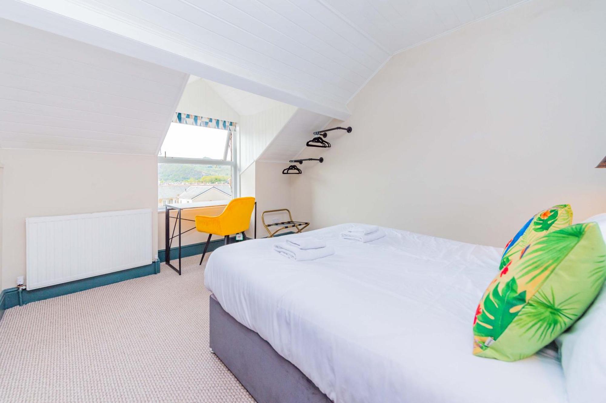Snowdon House, 8 Bedrooms, Sleep 16, Close To Blackrock Sand Porthmadog Eksteriør bilde