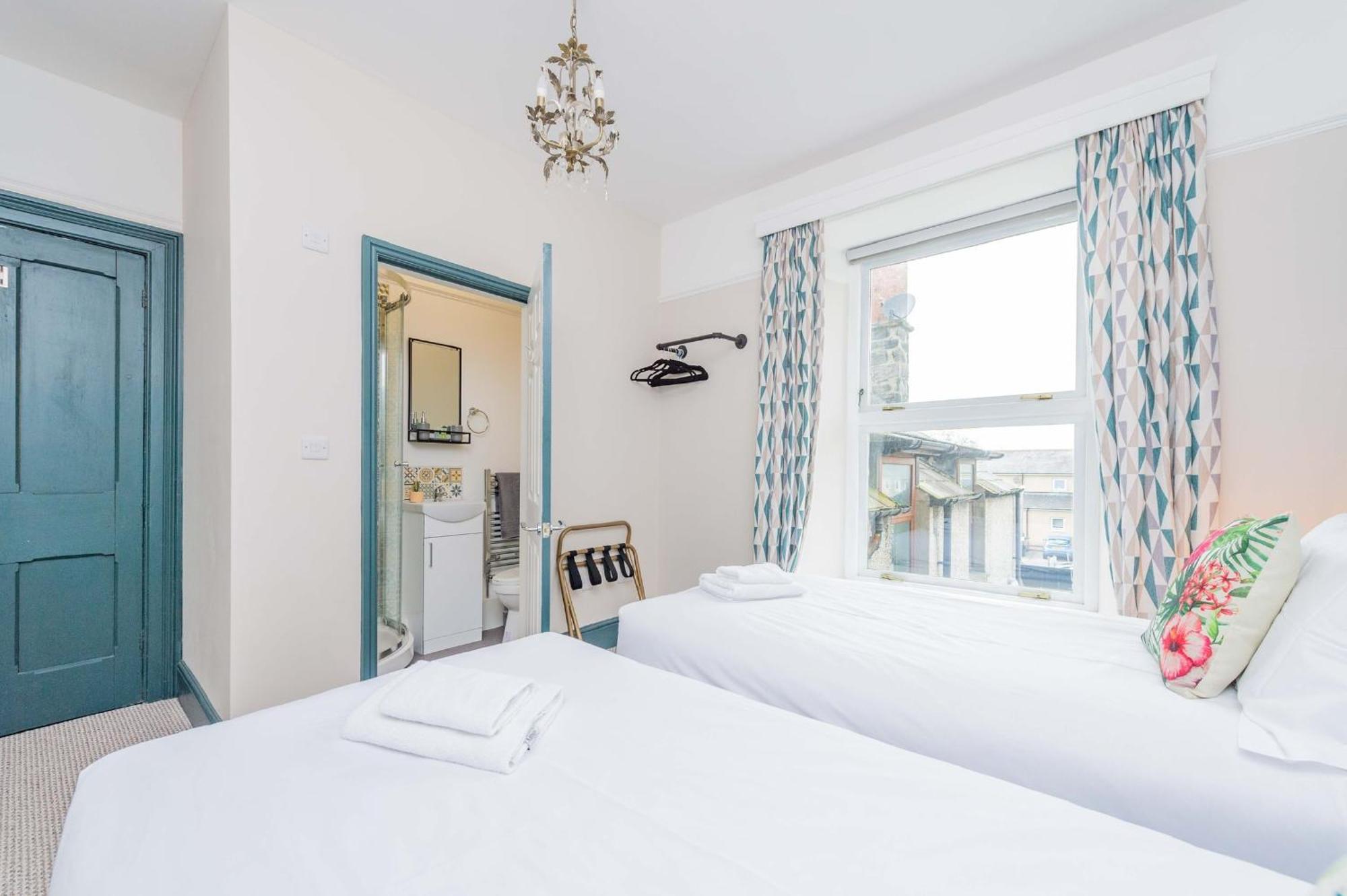 Snowdon House, 8 Bedrooms, Sleep 16, Close To Blackrock Sand Porthmadog Eksteriør bilde